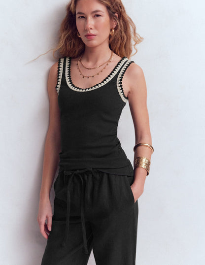Maddie Trim Detail Vest-Black