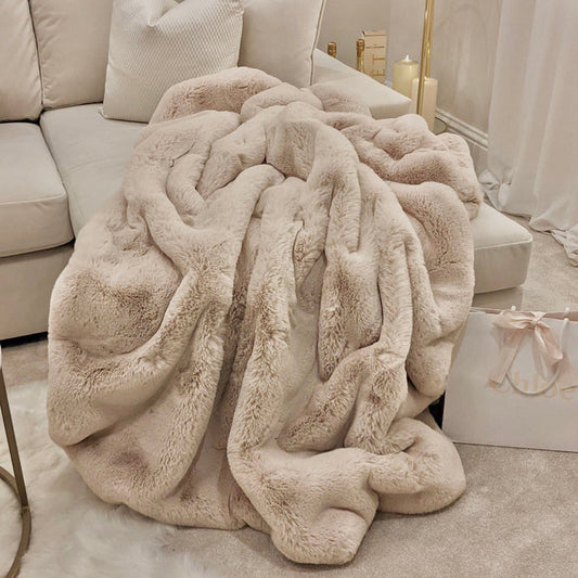 Lili Extra Thick Faux Fur Oatmeal Throw Throw