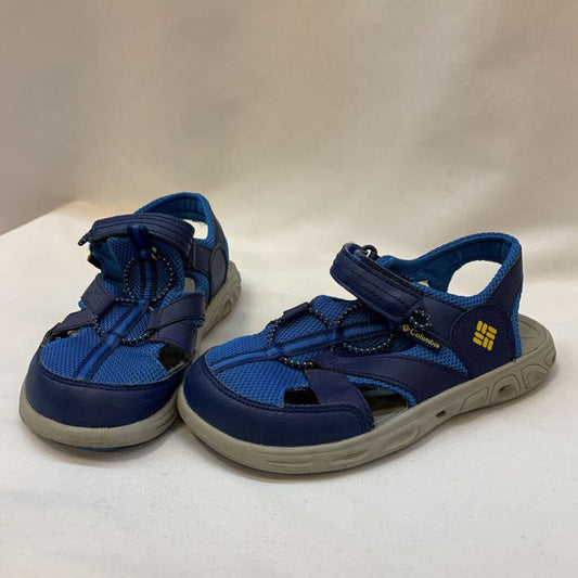 Shoes: Closed Toe Sandals