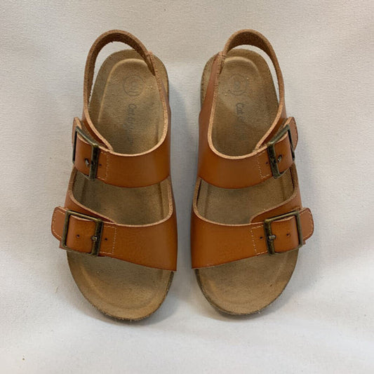 Shoes: Sandals with buckle