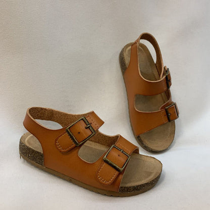 Shoes: Sandals with buckle