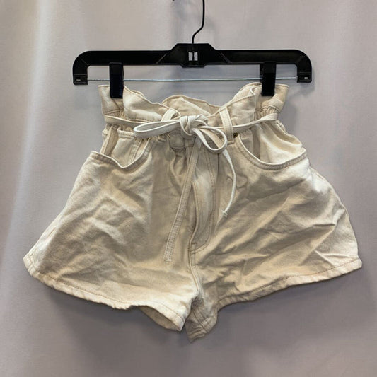 Shorts: Jean Strechy with Tie
