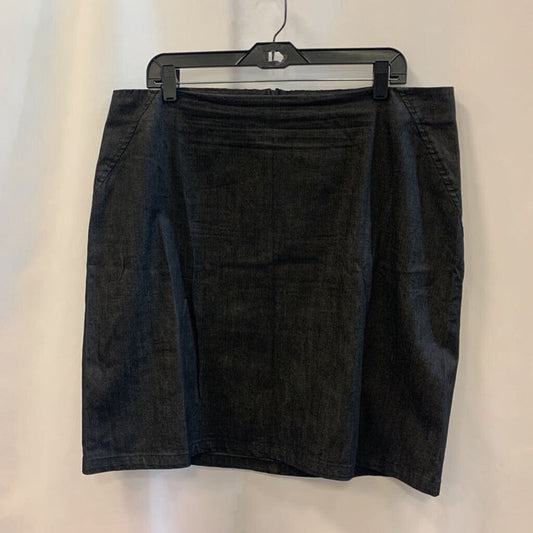 Skirt: A Line Zip Back